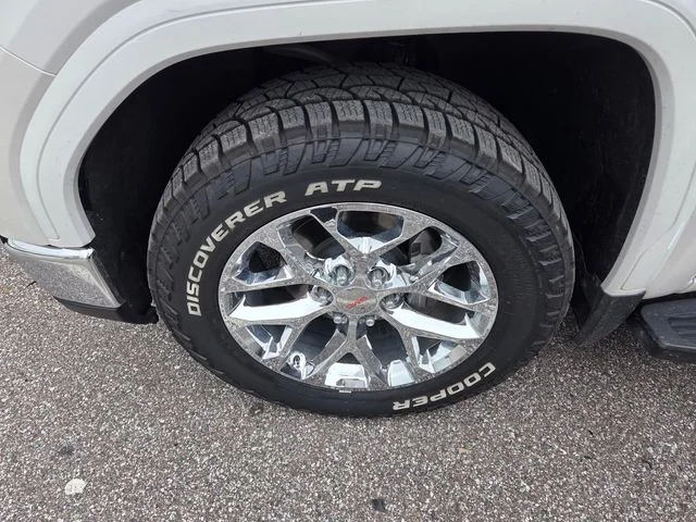 Certified Used 2024 White GMC SLT image 4