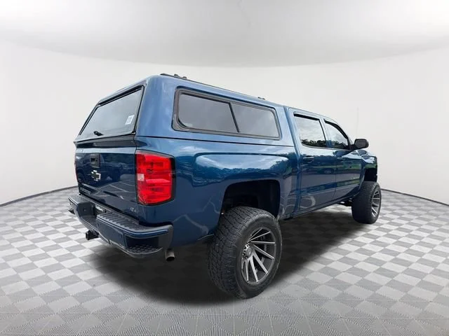 Used 2017 DEEP OCEAN BLUE METALLIC Chevrolet LT image 5