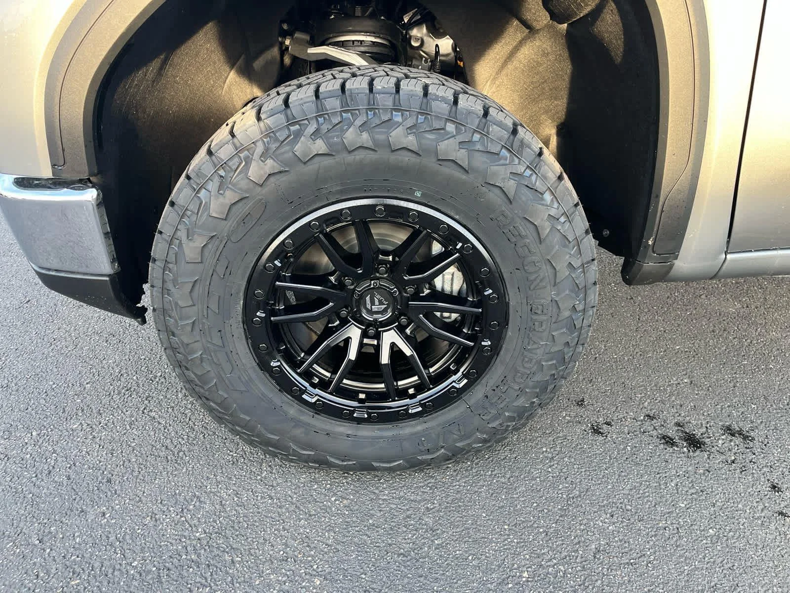 2026 GMC Sierra 1500 SLT - Photo 12
