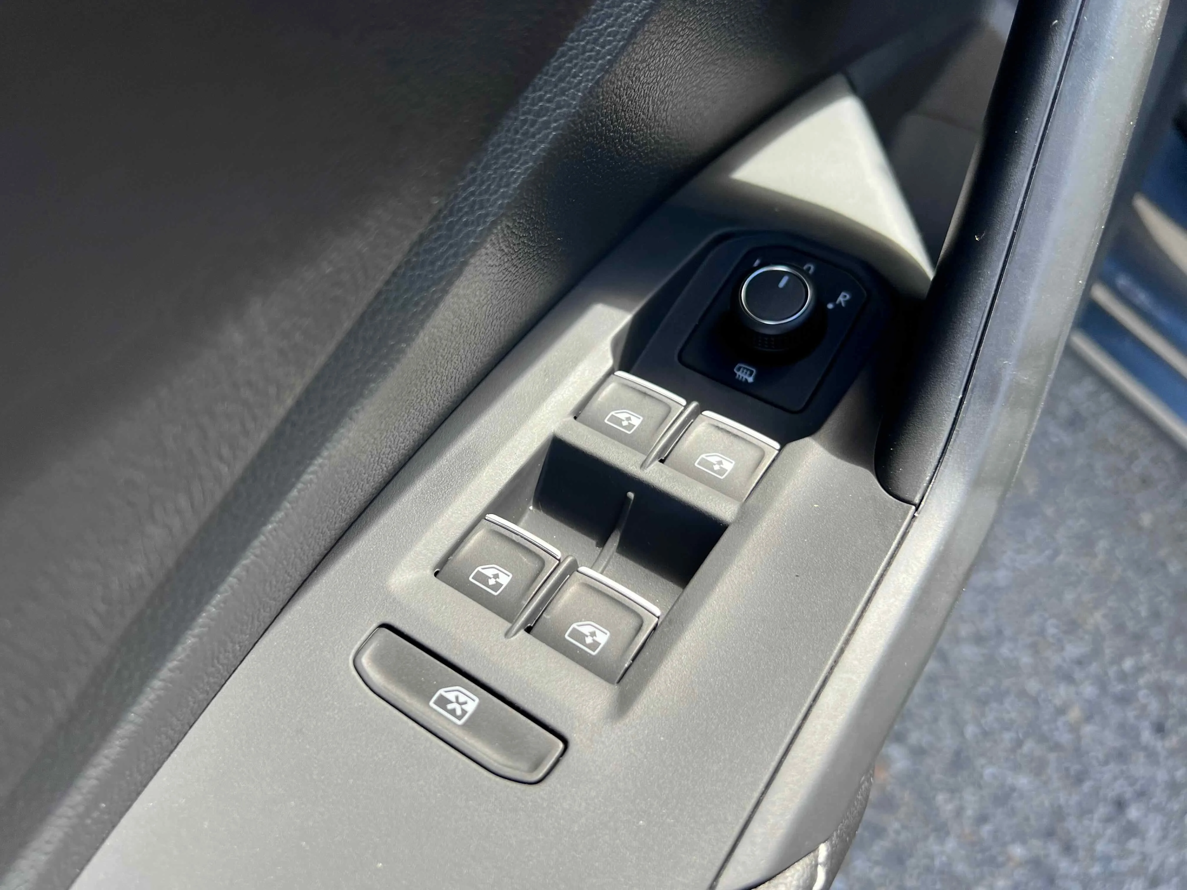 New 2026 Platinum Gray Metallic Volkswagen S image 16