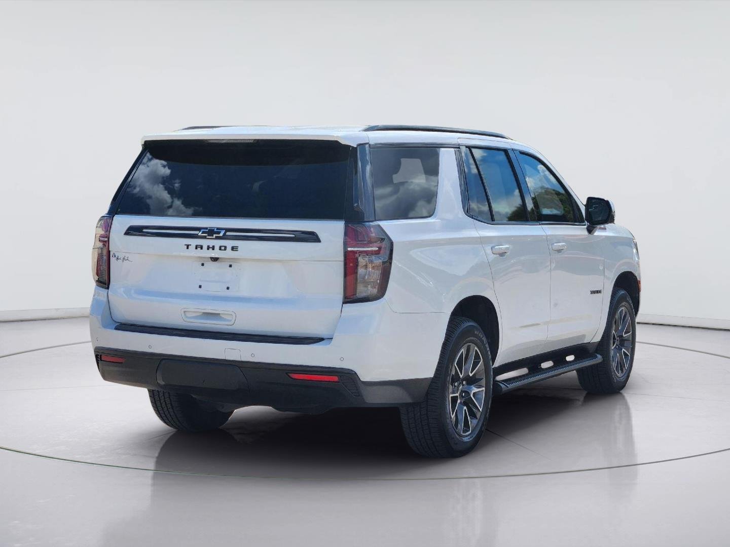 Used 2023 Summit White Chevrolet Z71 image 6