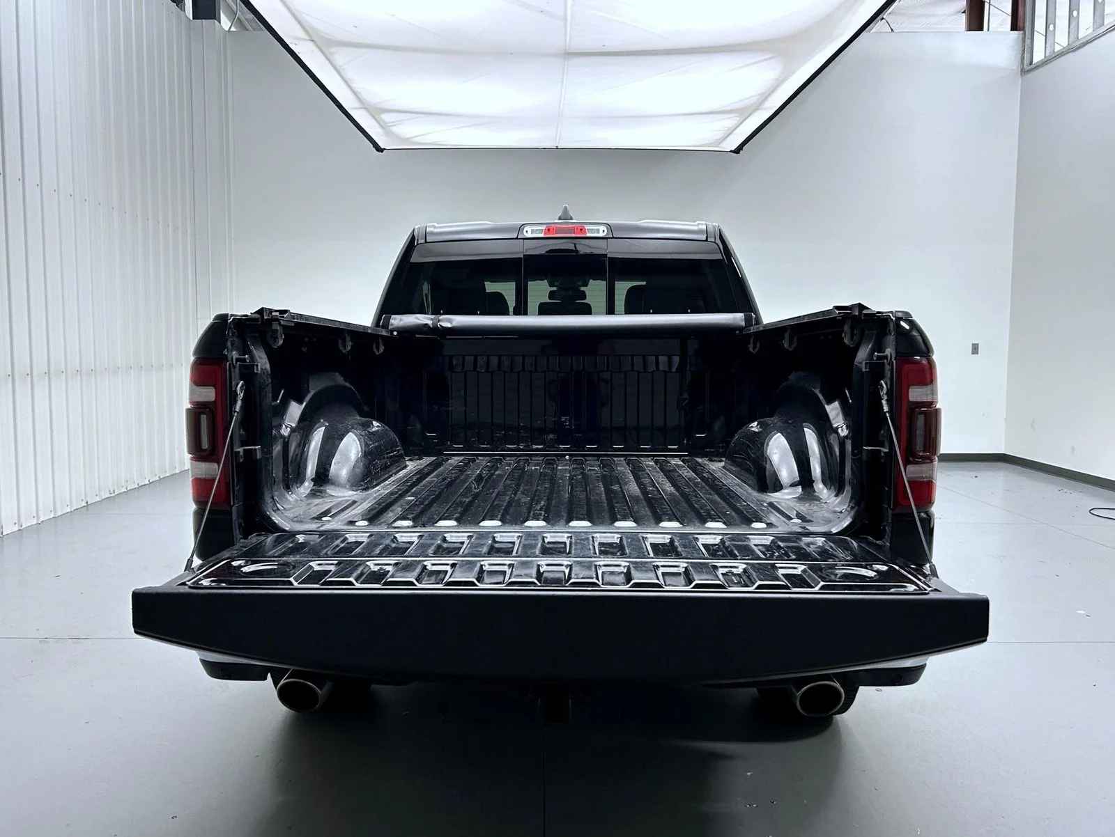 Used 2020 Black Ram Laramie image 21