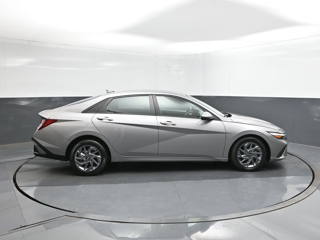Used 2024 Silver Hyundai SEL image 11