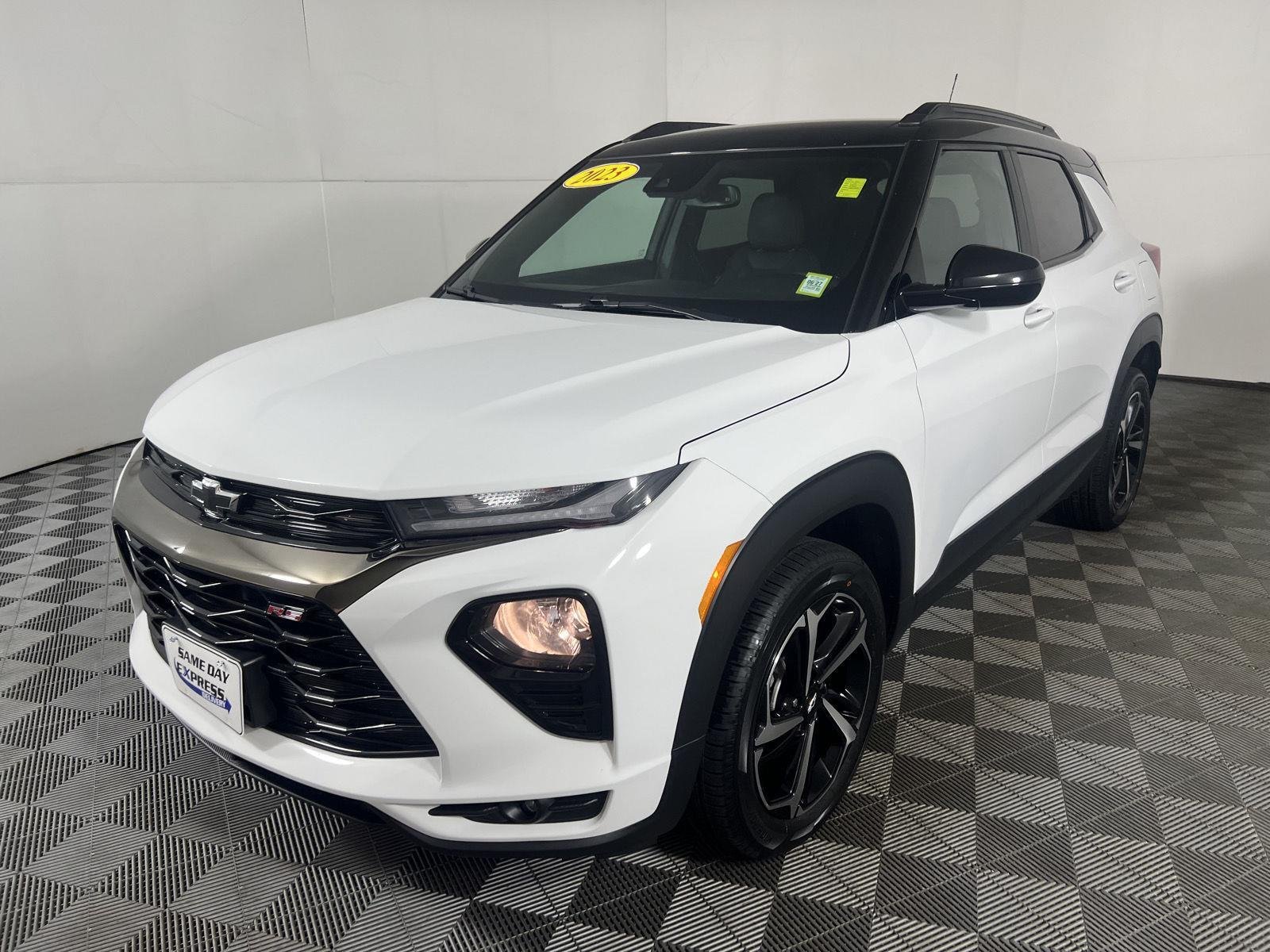 Used 2023 Summit White Chevrolet RS image 11