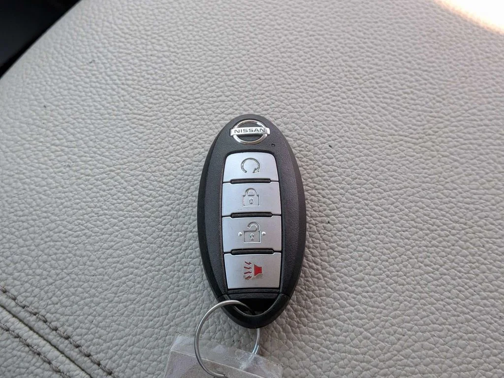 Used 2021 Blue Nissan SV image 28