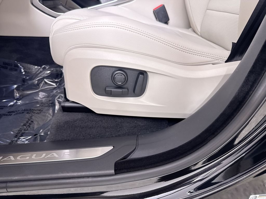 2026 Jaguar F-Pace R-Dynamic S - Photo 12
