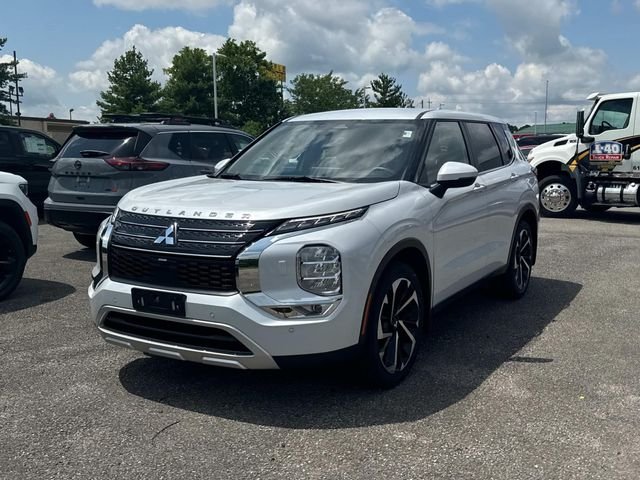 Used 2024  Mitsubishi SE image 9