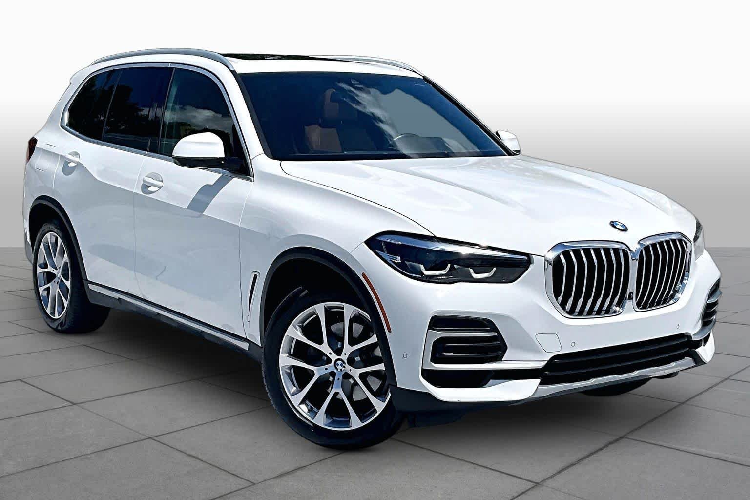 Used 2022 Alpine White BMW sDrive40i image 3