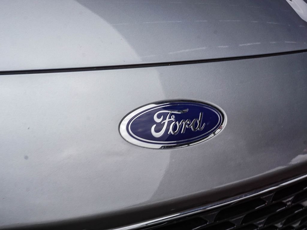 Used 2022 Silver Ford SE image 12