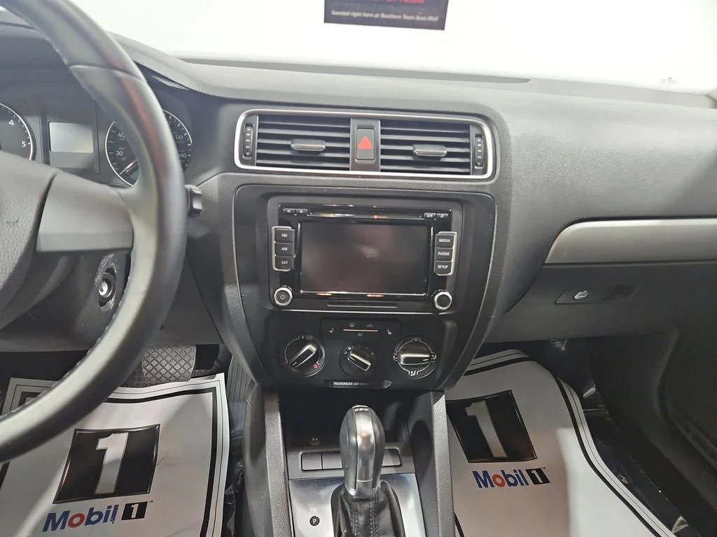 Used 2012 Silver Volkswagen TDI image 17