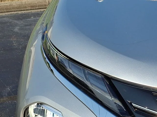 Used 2022  Mitsubishi  image 9