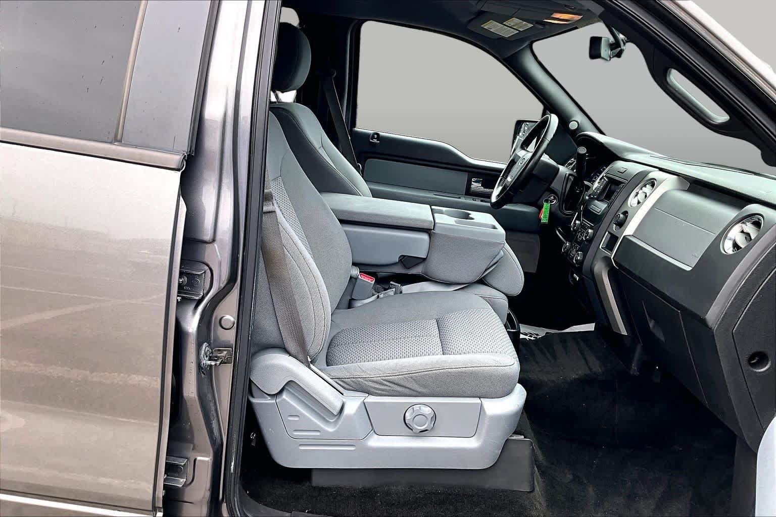 Used 2014 Sterling Gray Metallic Ford XLT image 9