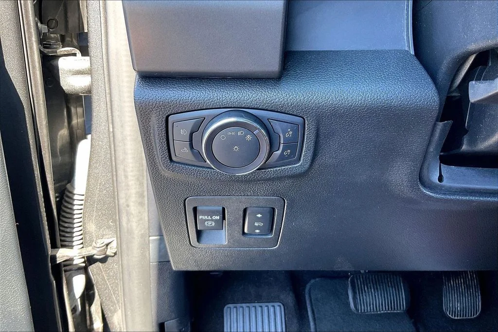 Certified Used 2020 Magnetic Ford XLT image 36
