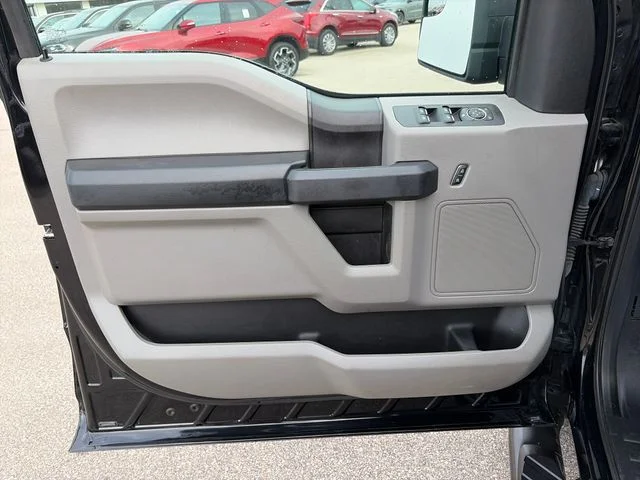 Used 2019 Black Metallic Ford XL image 19