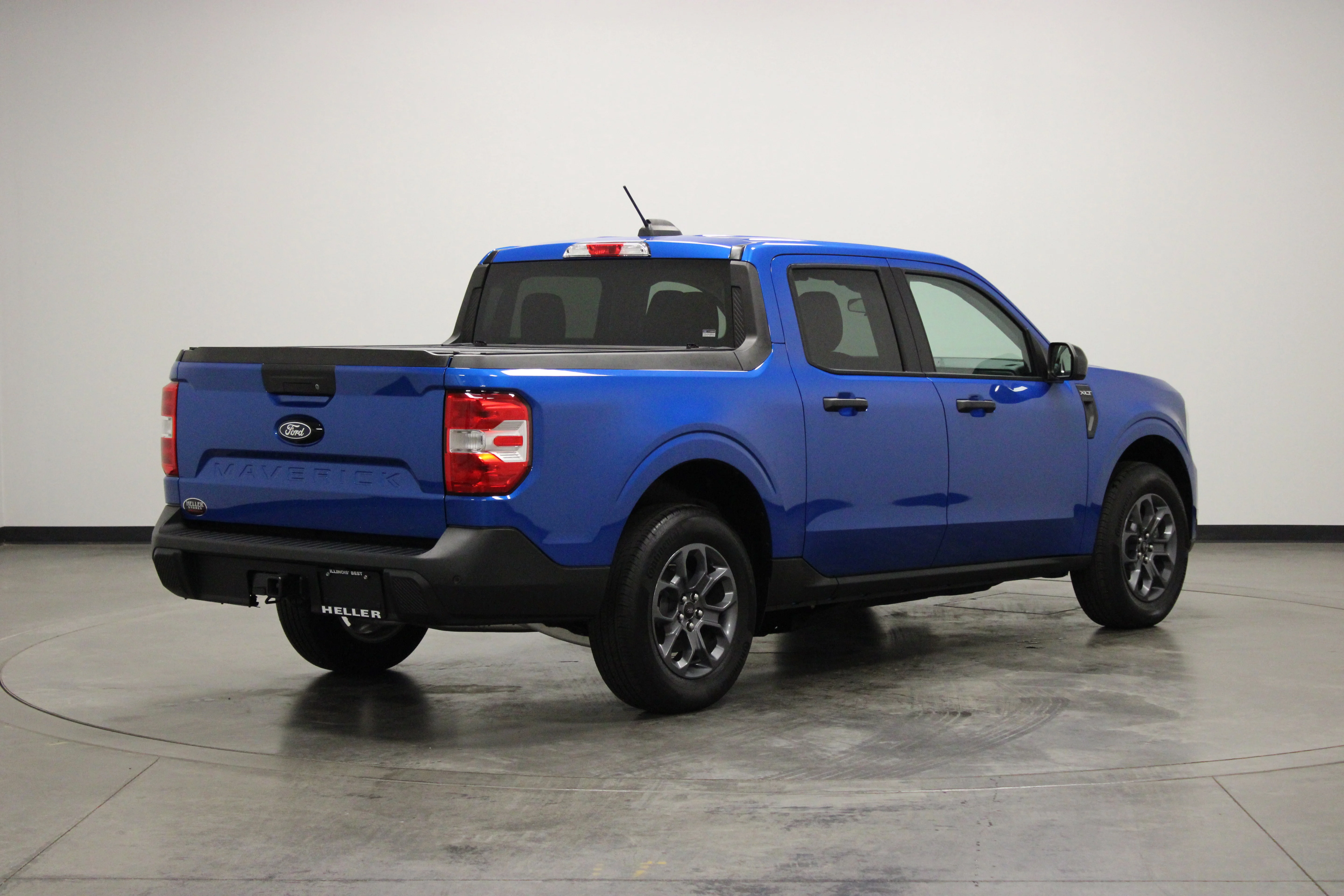 Used 2025 Blue Ford XLT image 8
