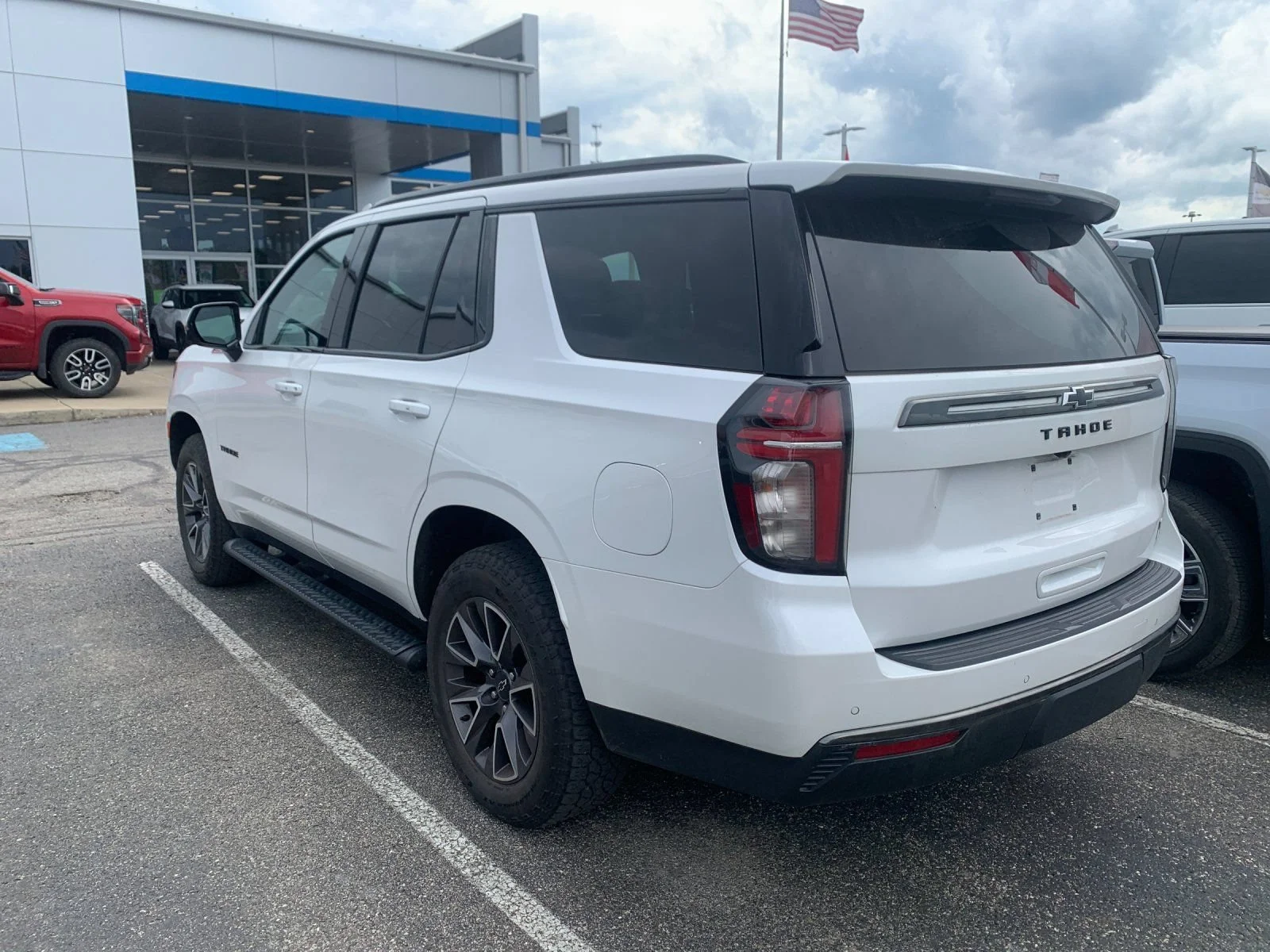 Used 2022 Iridescent Pearl Tricoat Chevrolet Z71 image 4
