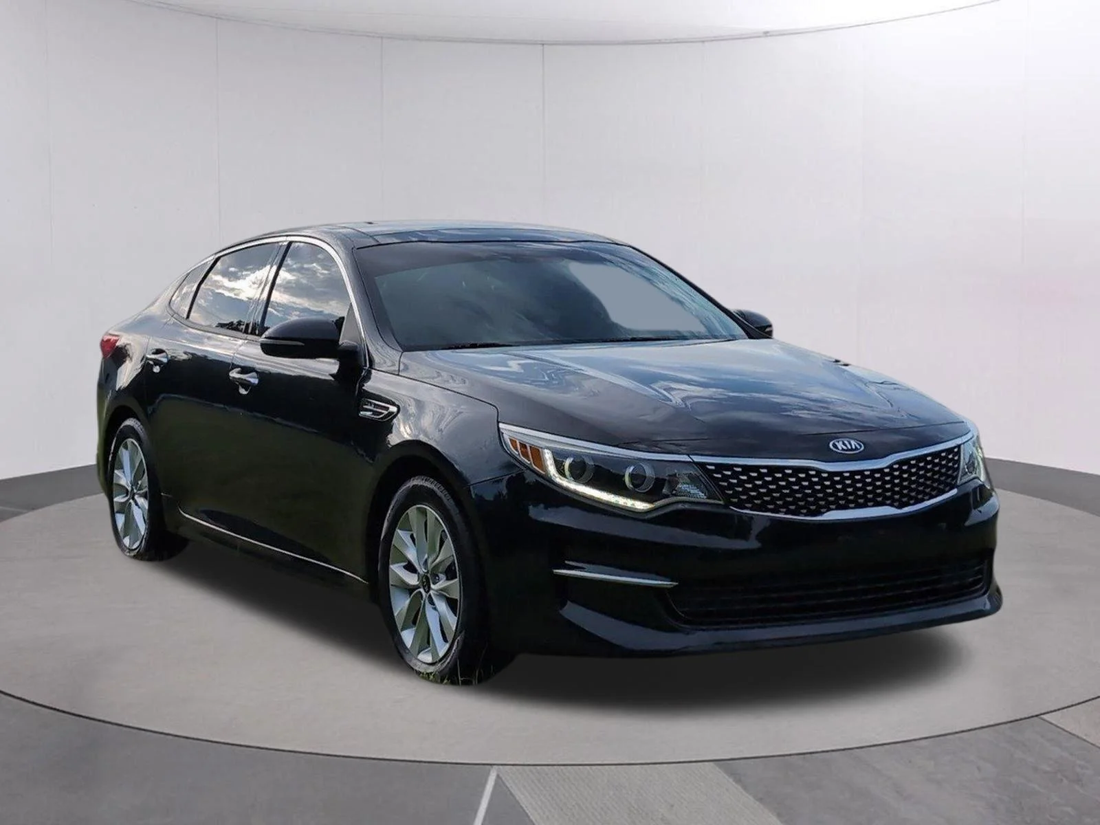 Used 2016 Ebony Black Kia EX image 7