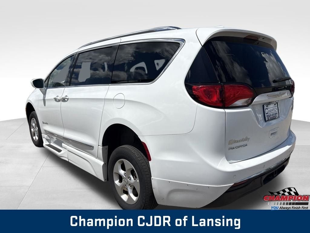 Used 2017 White Chrysler Touring L Plus image 5