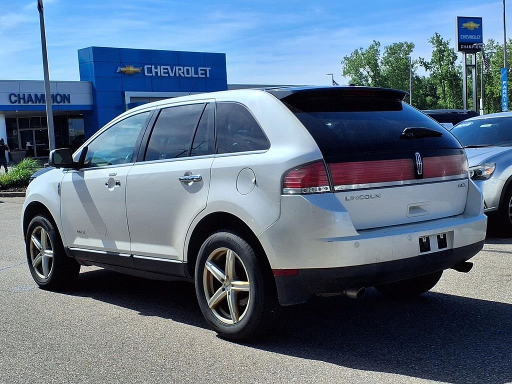 Used 2009 White Lincoln Base image 6