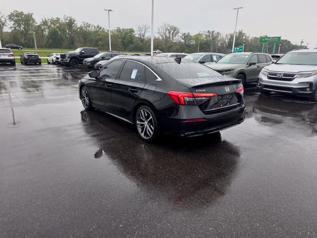 Certified Used 2024 Crystal Black Pearl Honda Touring image 5