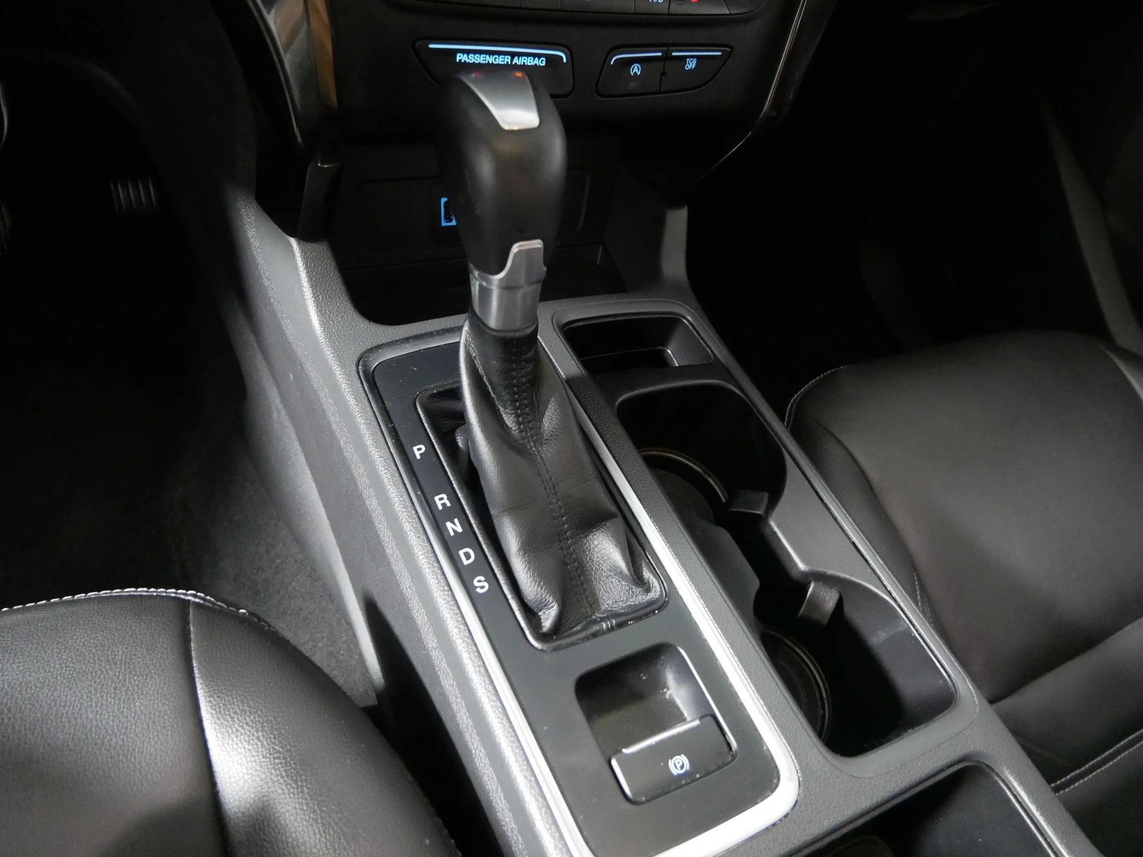 Used 2017 White Platinum Metallic Tri-Coat Ford Titanium image 24