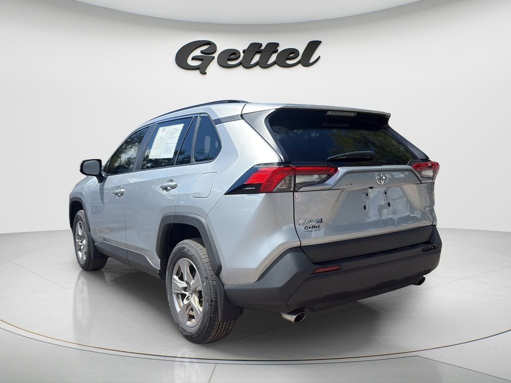 2025 Toyota RAV4 XLE - Photo 7