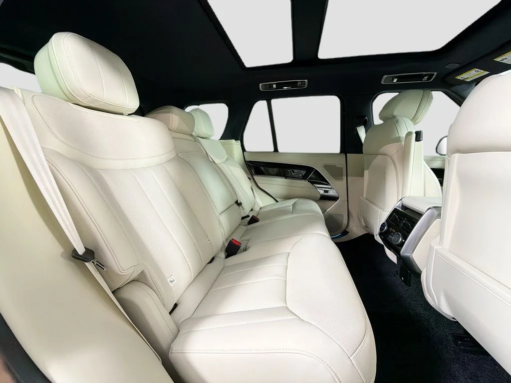 New 2026 Ostuni Pearl White Land Rover SE image 29