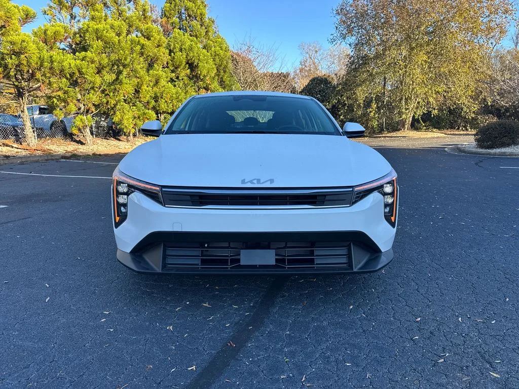 New 2025 White Kia LXS image 8