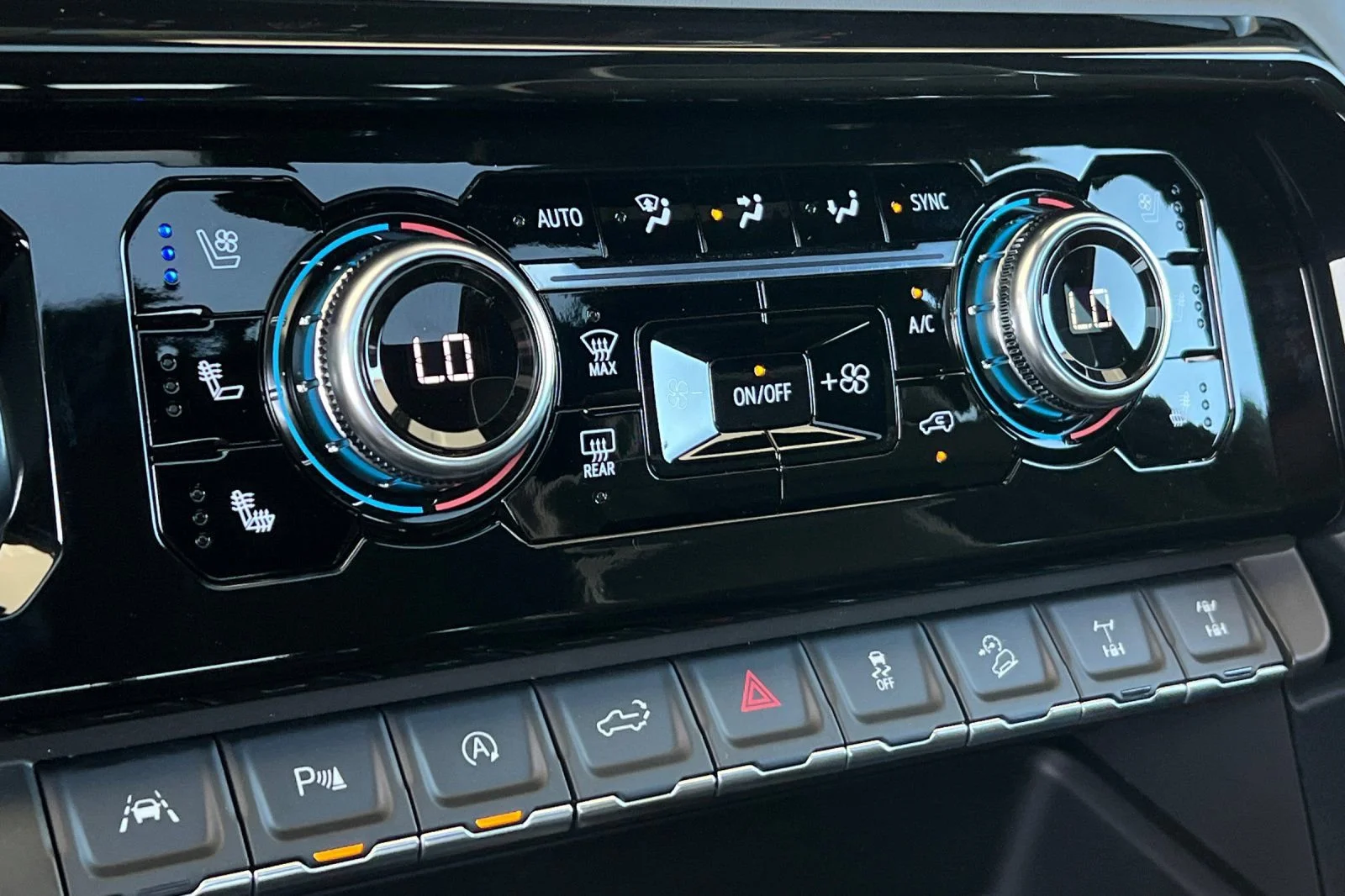 2026 GMC Sierra 1500 AT4X - Photo 19