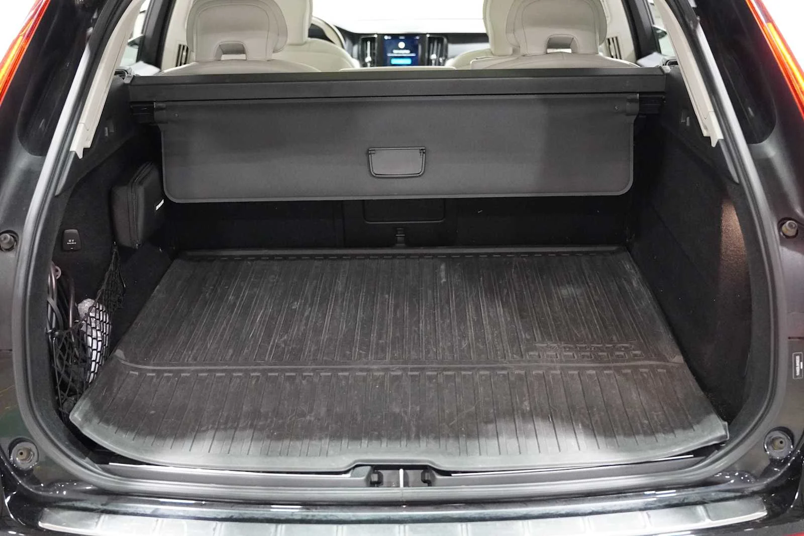 Used 2022 BLACK Volvo Inscription image 22