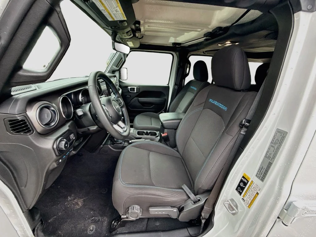 Used 2023 White Jeep Rubicon 4xe image 23
