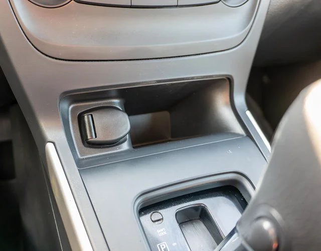 Used 2019 White Nissan S image 27