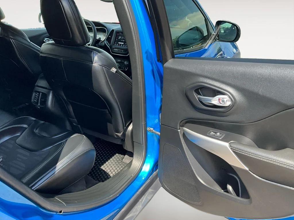 Used 2022 Hydro Blue Pearlcoat Jeep X image 12