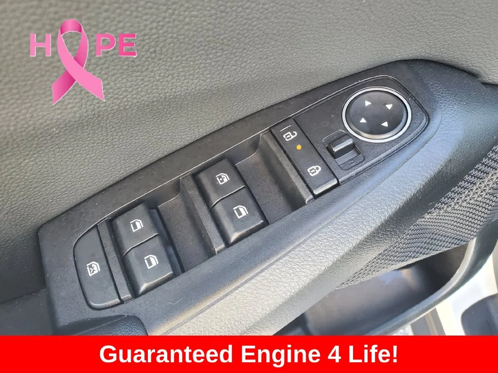 Used 2025 White Kia S image 23
