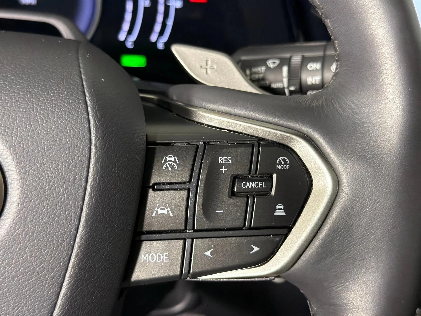 Used 2023 White Lexus RX 350h image 28