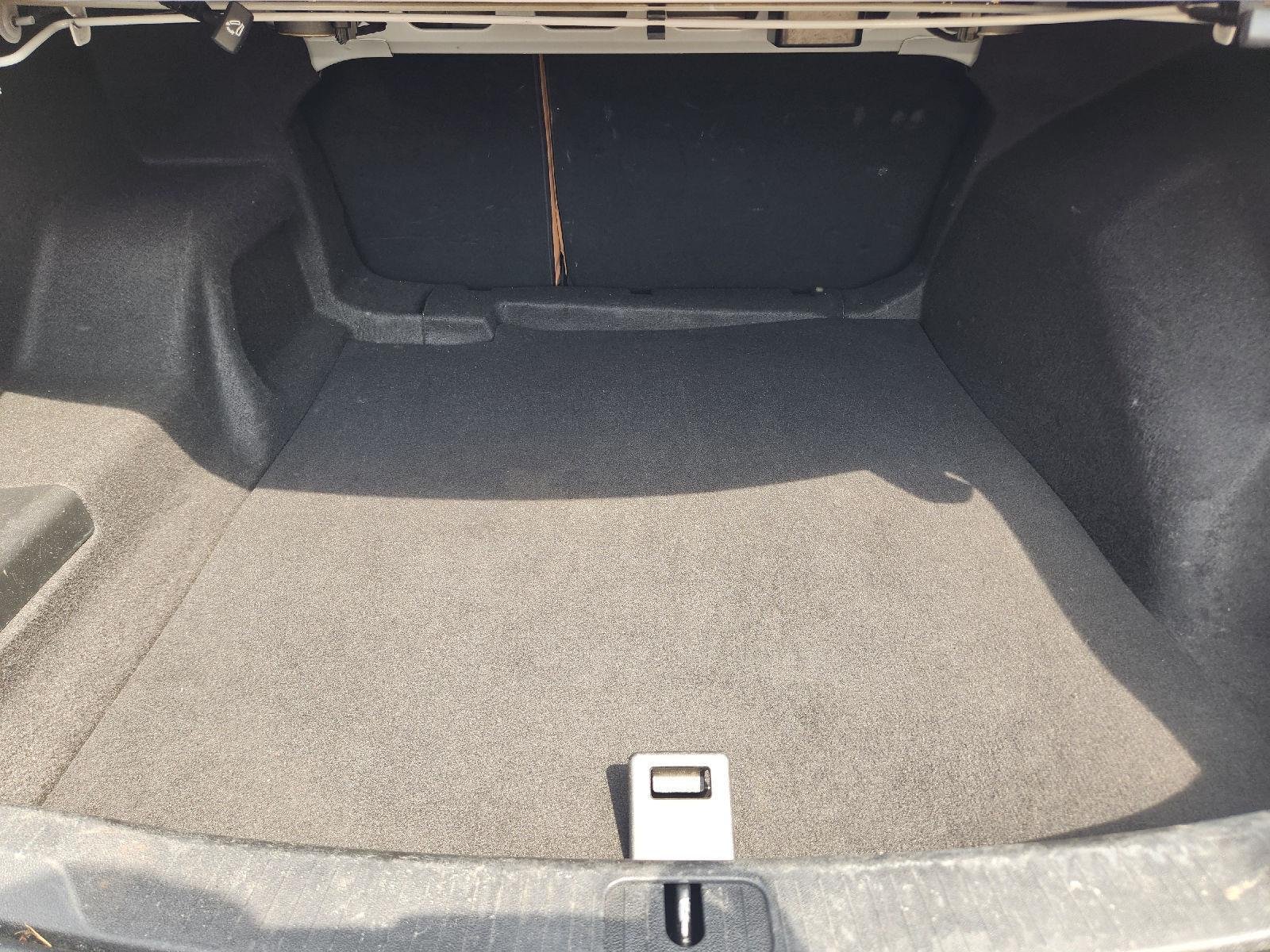 Used 2018 Summit White Buick Essence image 32