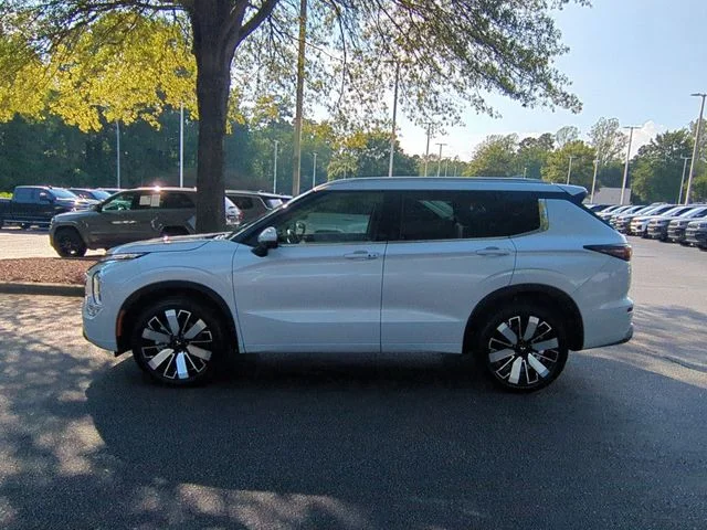 Used 2025 White Mitsubishi SEL image 2