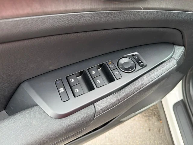 New 2026 Snow White Pearl Kia X-Line image 18