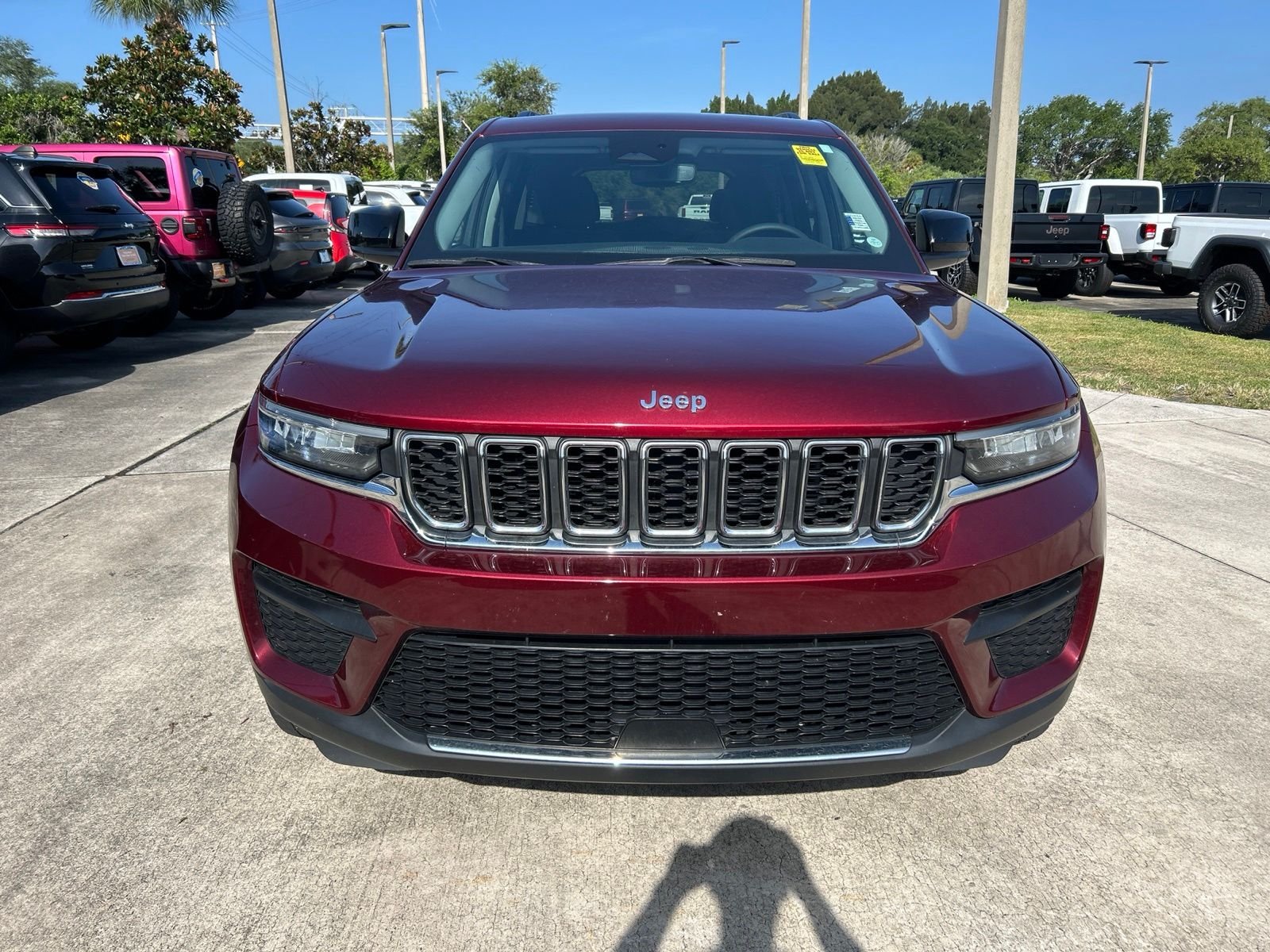 Used 2023 Red Jeep Laredo image 8