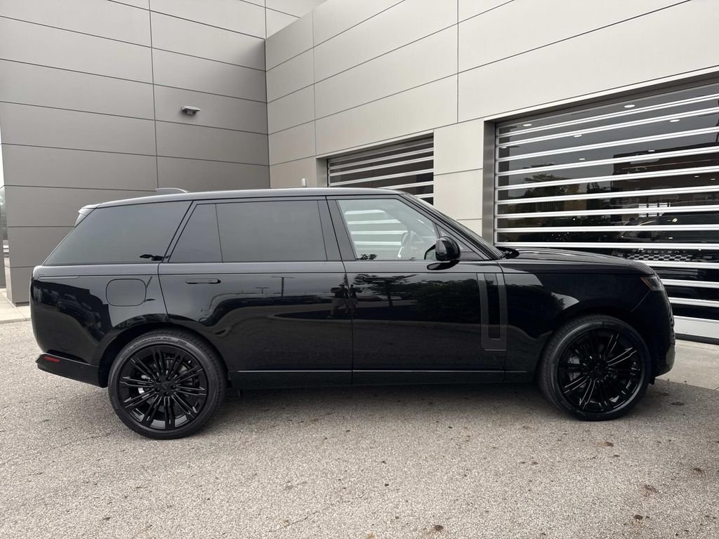 New 2026 Santorini Black Land Rover SE image 9