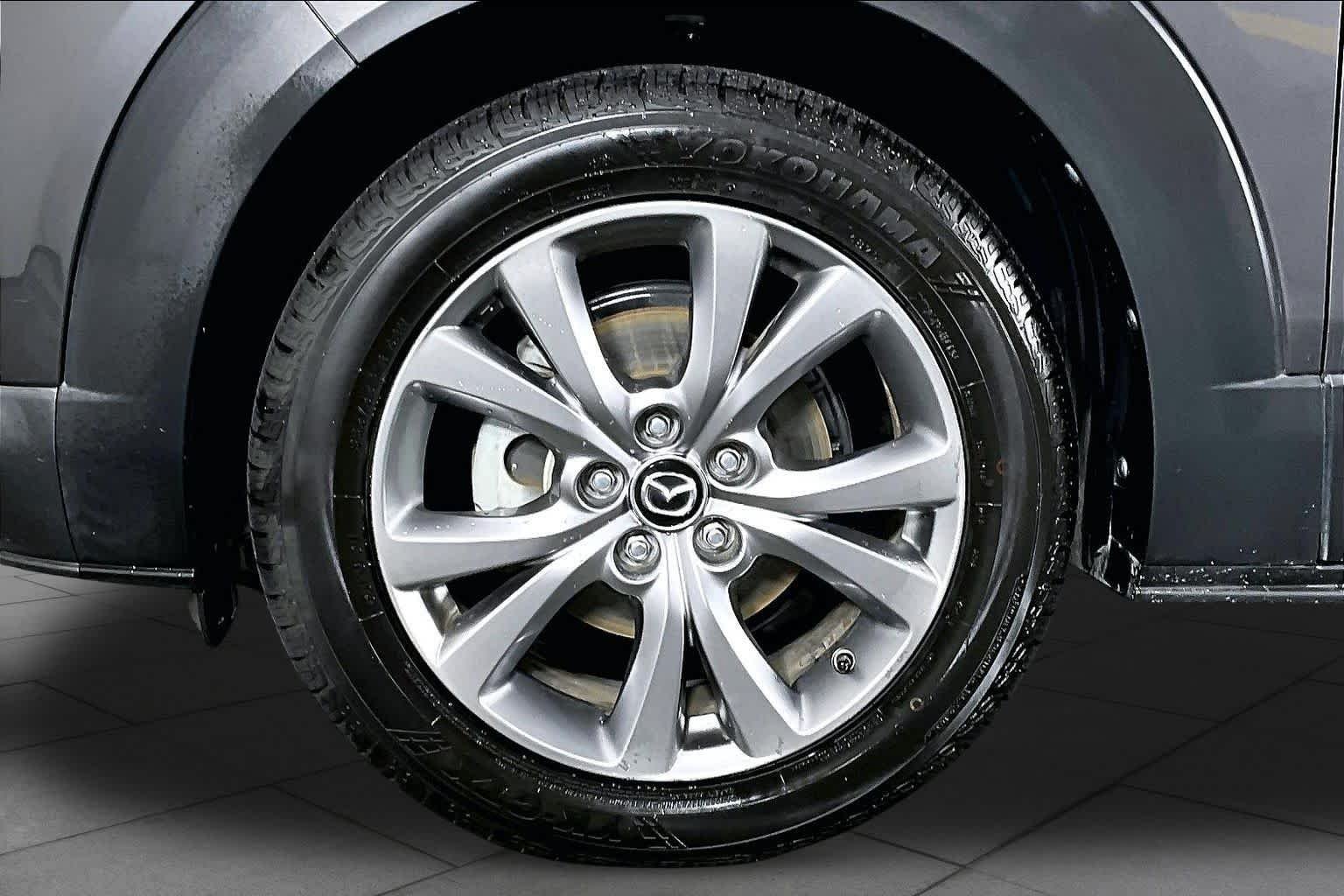 Used 2021 Machine Gray Metallic Mazda Preferred image 11