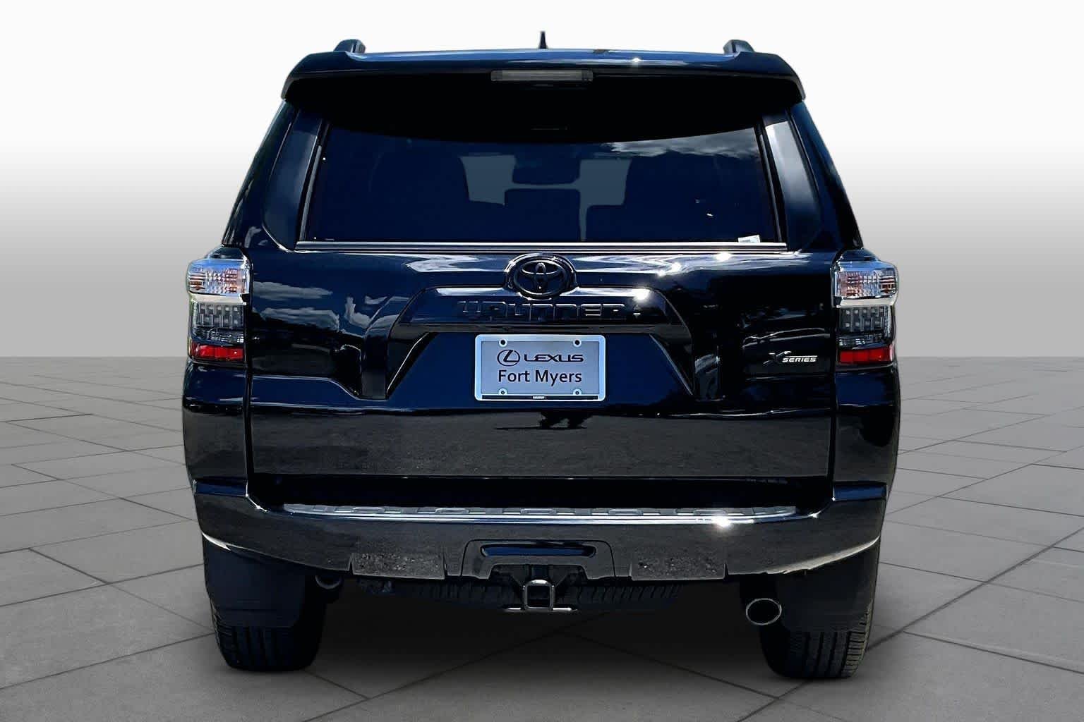 Used 2022 Midnight Black Metallic Toyota SR5 Premium image 5