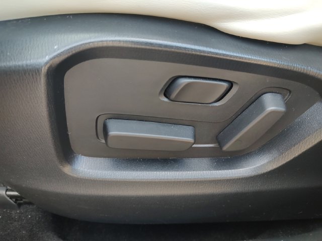 Used 2017 Red Mazda Grand Select image 27