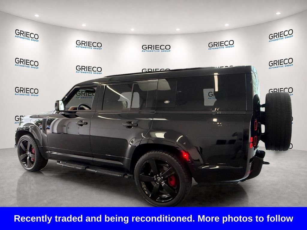 Used 2024 Black Land Rover X-Dynamic SE image 5