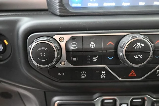 Used 2021 Green Jeep Unlimited Sport image 23