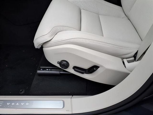 2026 Volvo XC90 Ultra - Photo 15