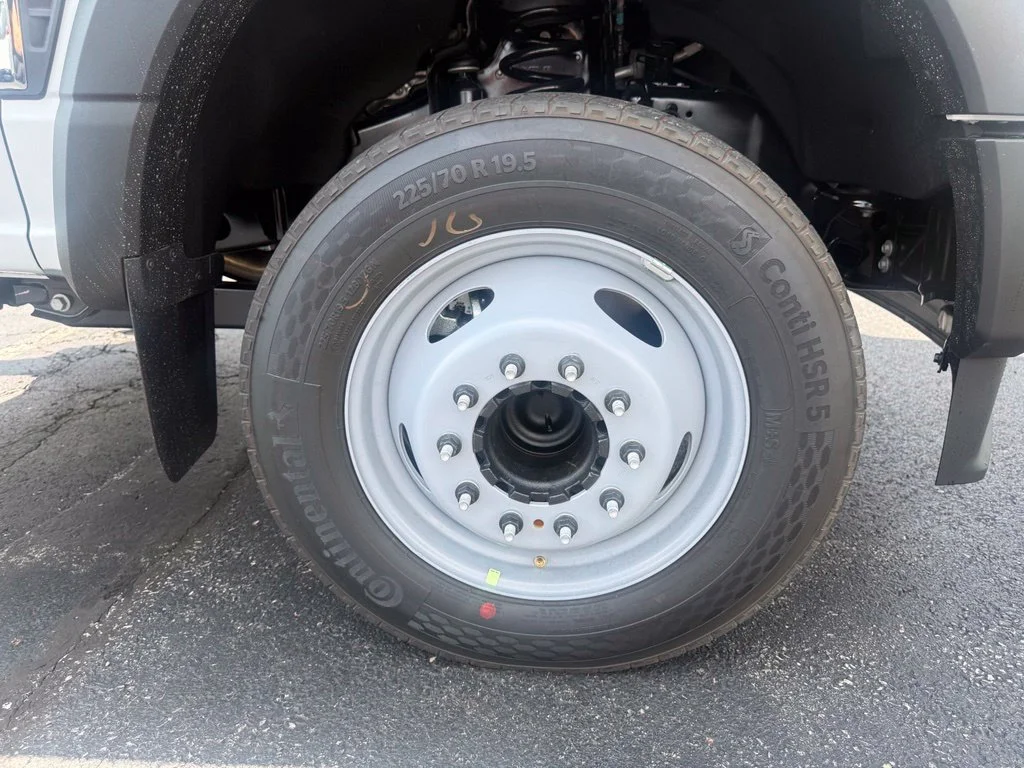 New 2026 Oxford White Ford F-550® XL image 40