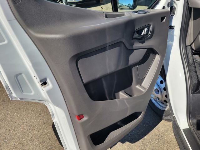 New 2025 Oxford White Ford Cutaway image 6