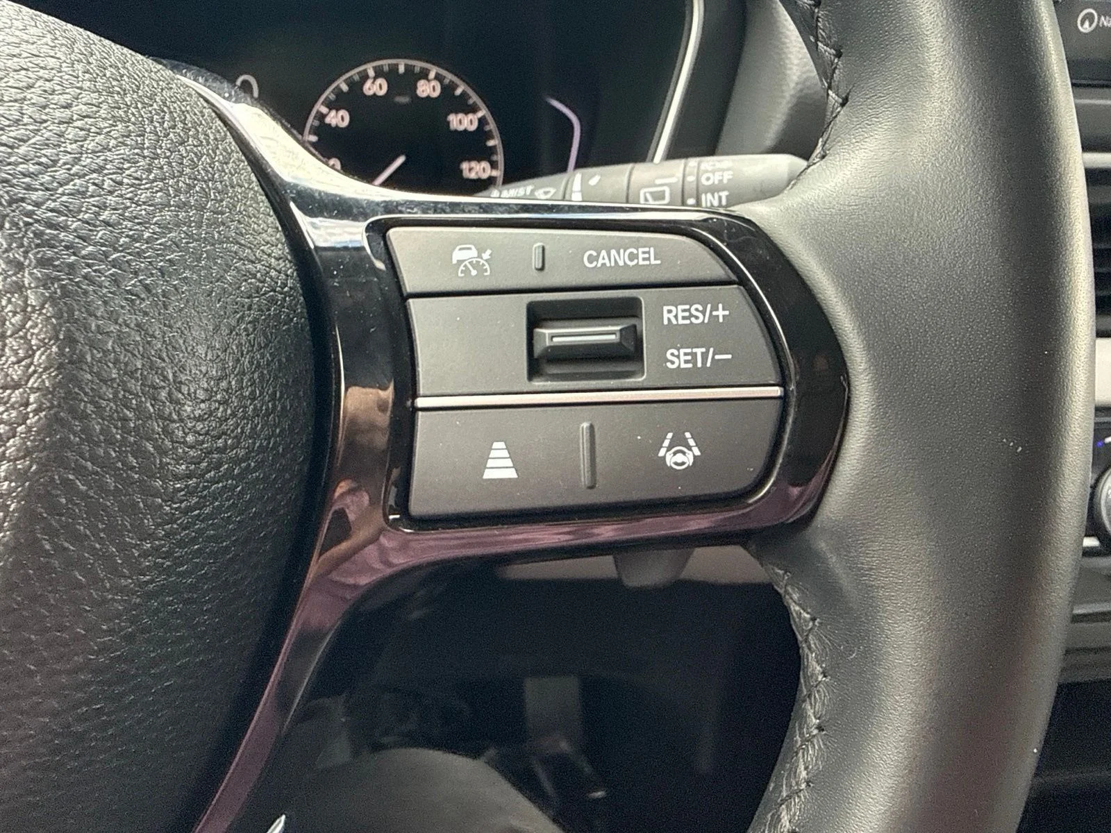 Used 2023 Lunar Silver Metallic Honda Touring image 25