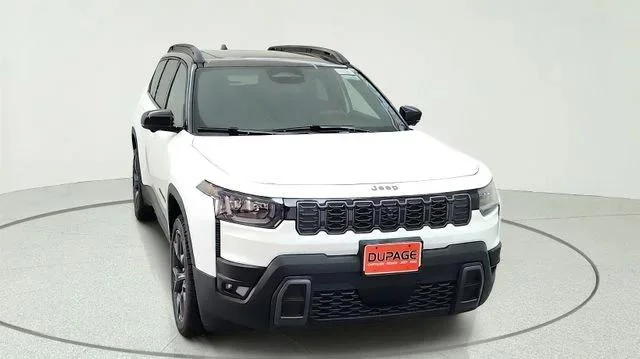 New 2026 Bright White Clear-Coat Exterior Paint Jeep Overland image 2